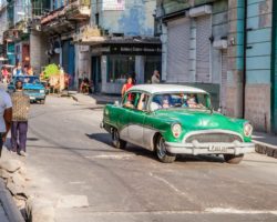 First taxis of the morning - Les premiers taxis du matin