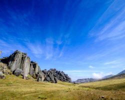 Great rock and nice scenery - Superbe rocher et paysage splendide