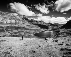 Ascending the grassy slopes - Dans les pentes herbeuses