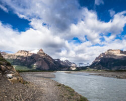 After a week of of rain, some blue sky is literally opening the way to the mountains - Après une semaine d'attente, le ciel bleu ouvre le chemin vers les montagnes.