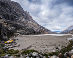 La Playita, the only decently sheltered spot to camp around... - La Playita, le seul endroit quelque peu abrité du vent dans les environs.