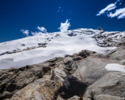 Glacier leading to Nevado Vallunaraju