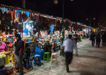 Souvenirs market in Ollantaytambo