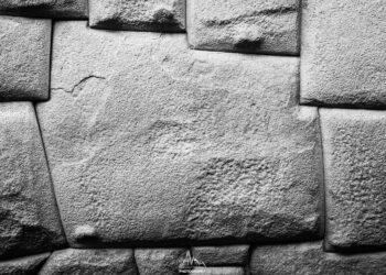 12 angled stone in Cusco